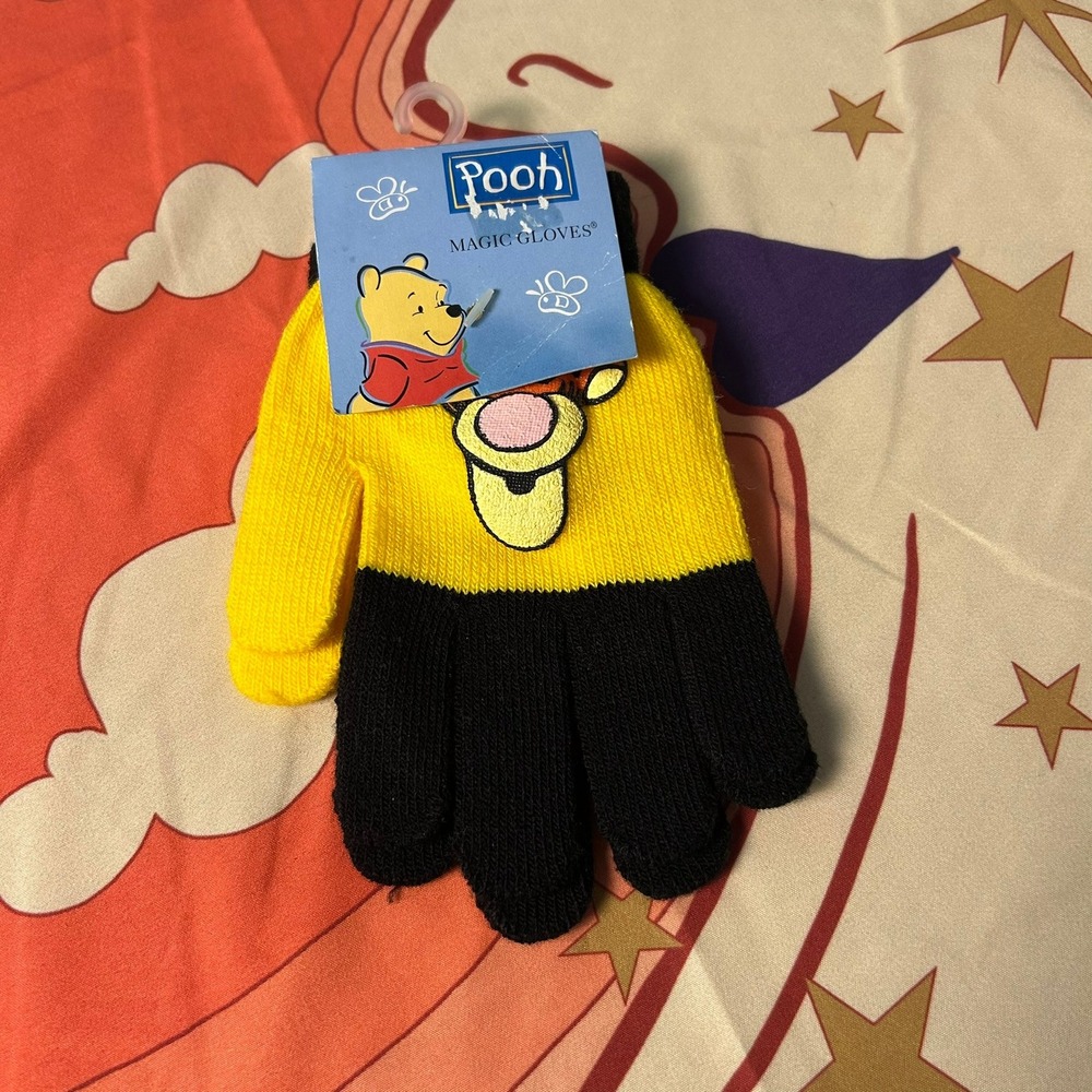 Y2K Disney Winnie the Pooh Tigger Magic Gloves Yellow Knit One Size Deadstock